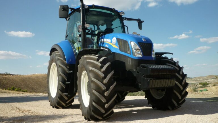 New Holland T5.105 Electro Command Tractor Price, Specs & Features 2024