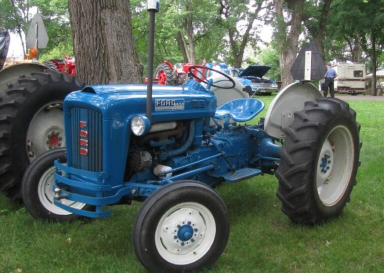 Ford 2000 Vintage Tractor