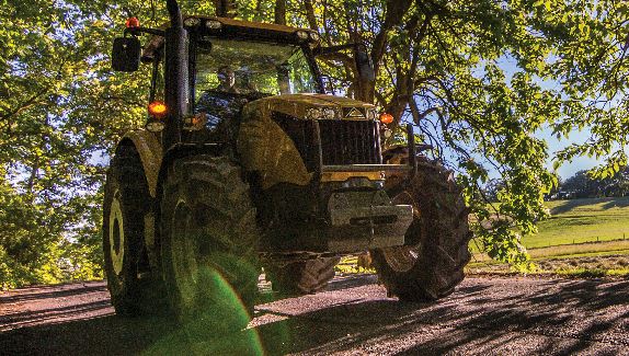 Challenger MT400E Series Tractors