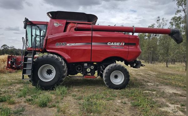 Case Ih 8010 Combine