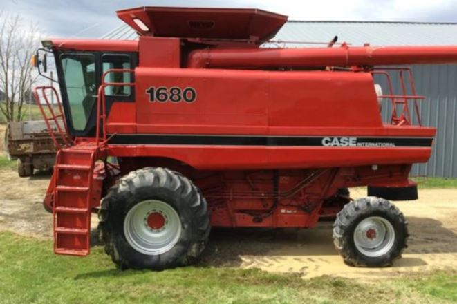 Case Ih 1680 Combine